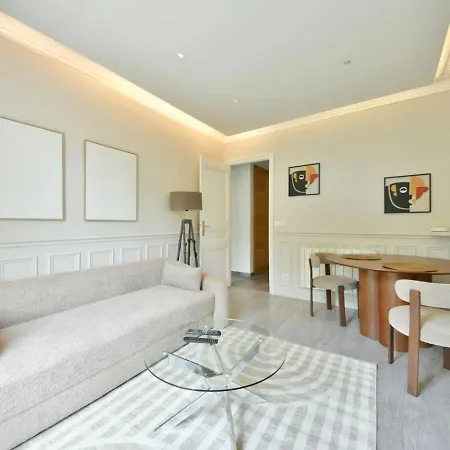 Appartement Lovely 1br With Seine View Near Eiffel Tower Parijs